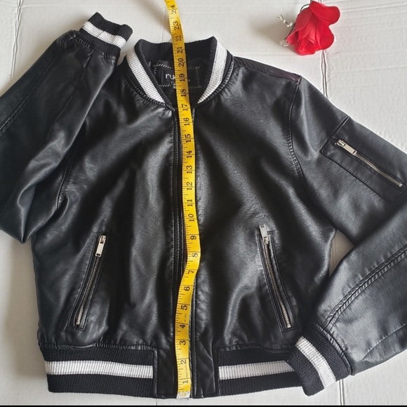 ♻️📸Rue 21 Black White Faux Leather Zipper Moto Varsity Jacket size Medium - Picture 14 of 16